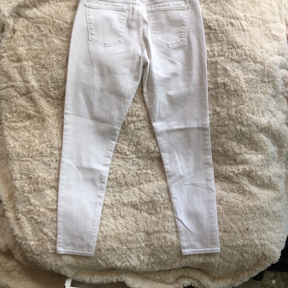 White Levi Skinny Ankle jean - Picture 7 of 9